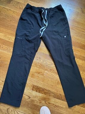 Figs Men's Black Drawstring Cargo Joggers